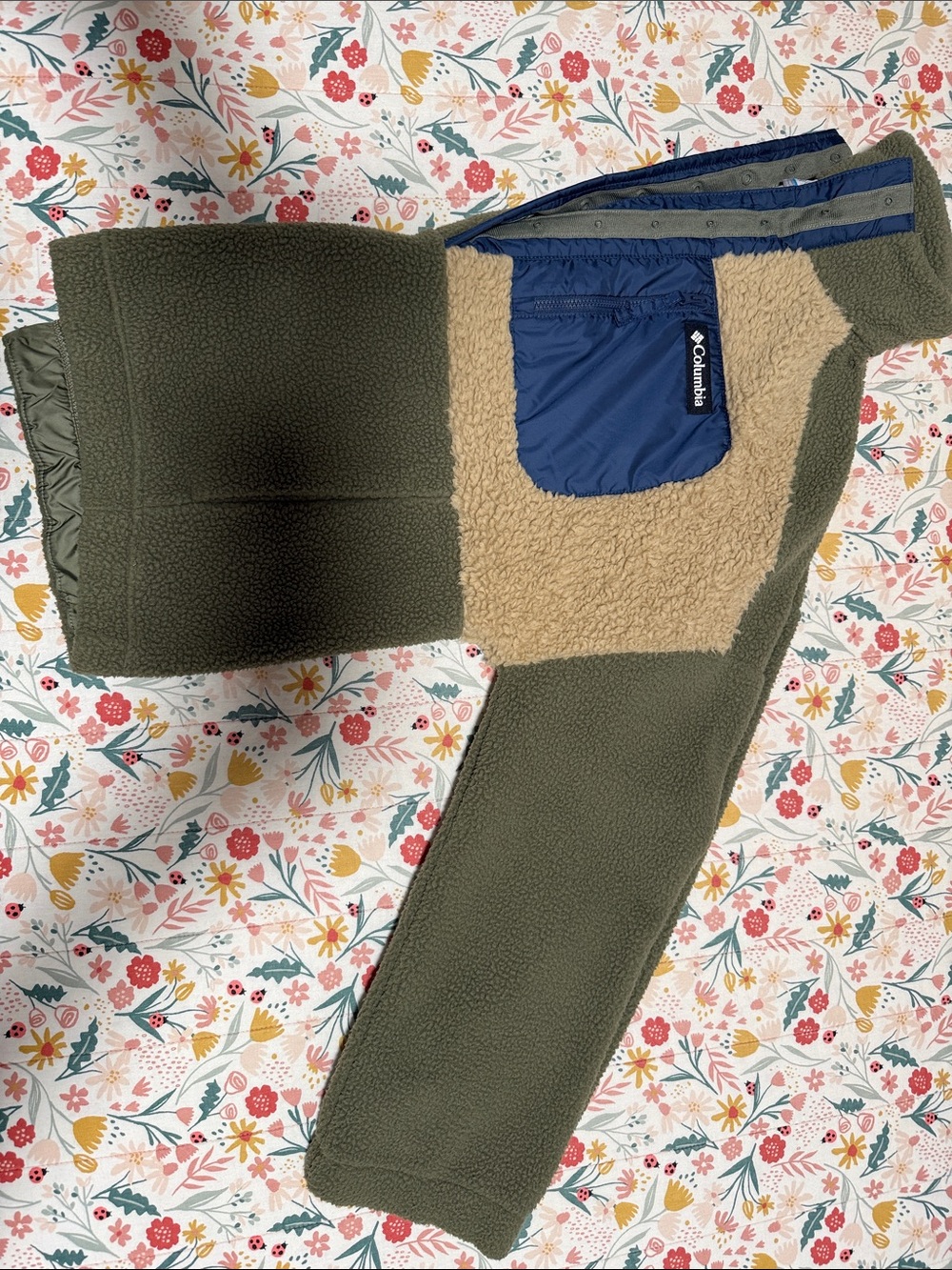 Columbia Women Olive Green Fleece Sweater with Navy Pocket and Tan Sherpa